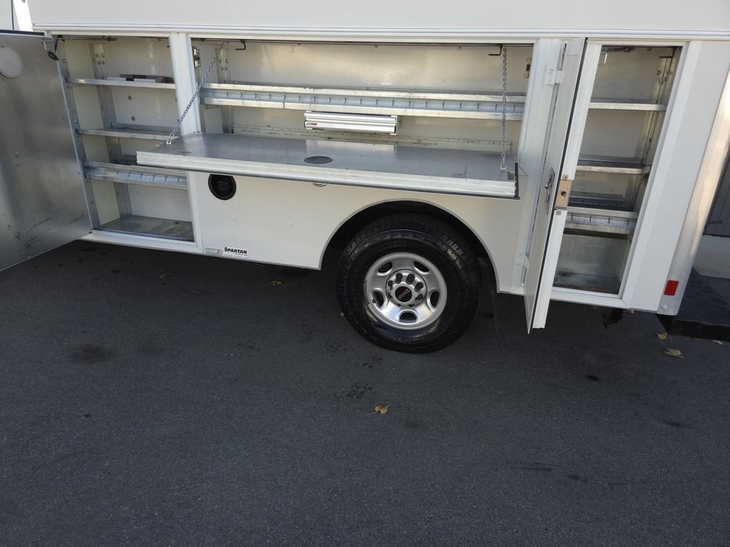 Used 2016 GMC Savana 3500 RWD image 4