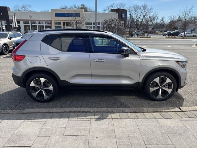 Used 2025 Volvo XC40 B5 Plus AWD/4WD image 6