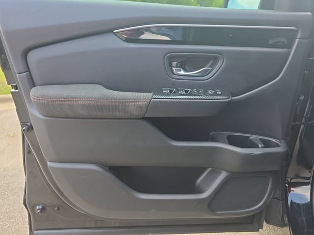 Used 2025 Honda Pilot Sport image 27