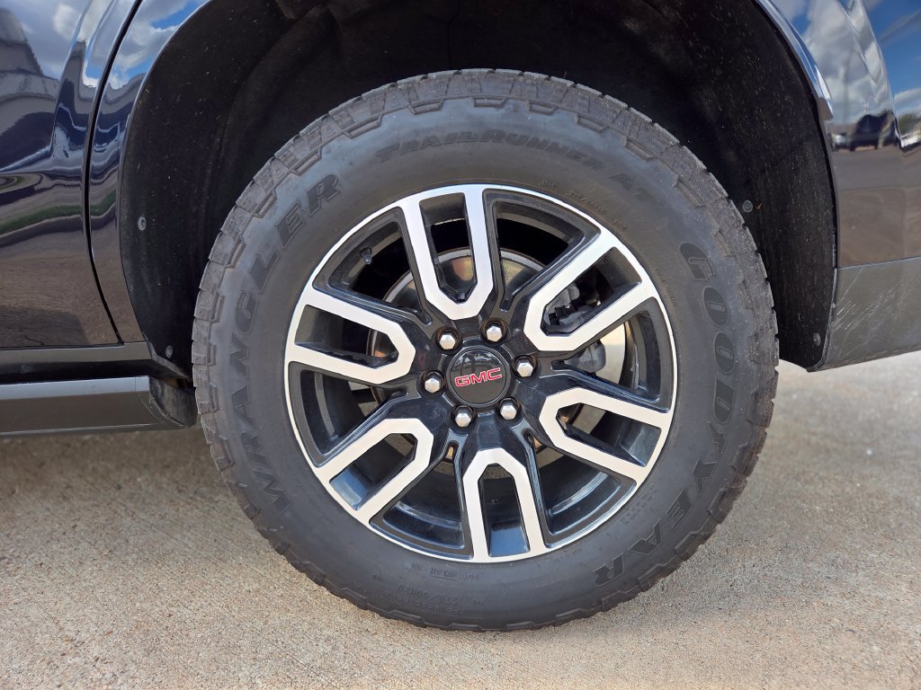 Used 2022 GMC Yukon AT4 AWD/4WD image 35
