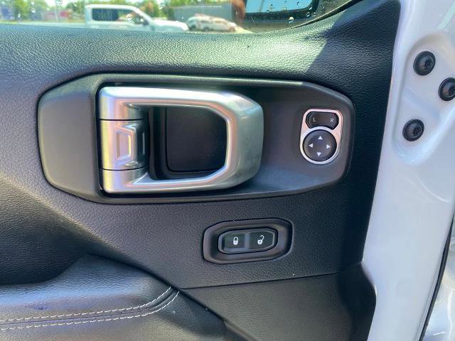 Used 2018 Jeep Wrangler Unlimited Sahara AWD/4WD image 12