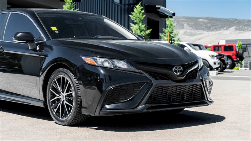 Used 2022 Toyota Camry SE w/ Convenience Package FWD image 9