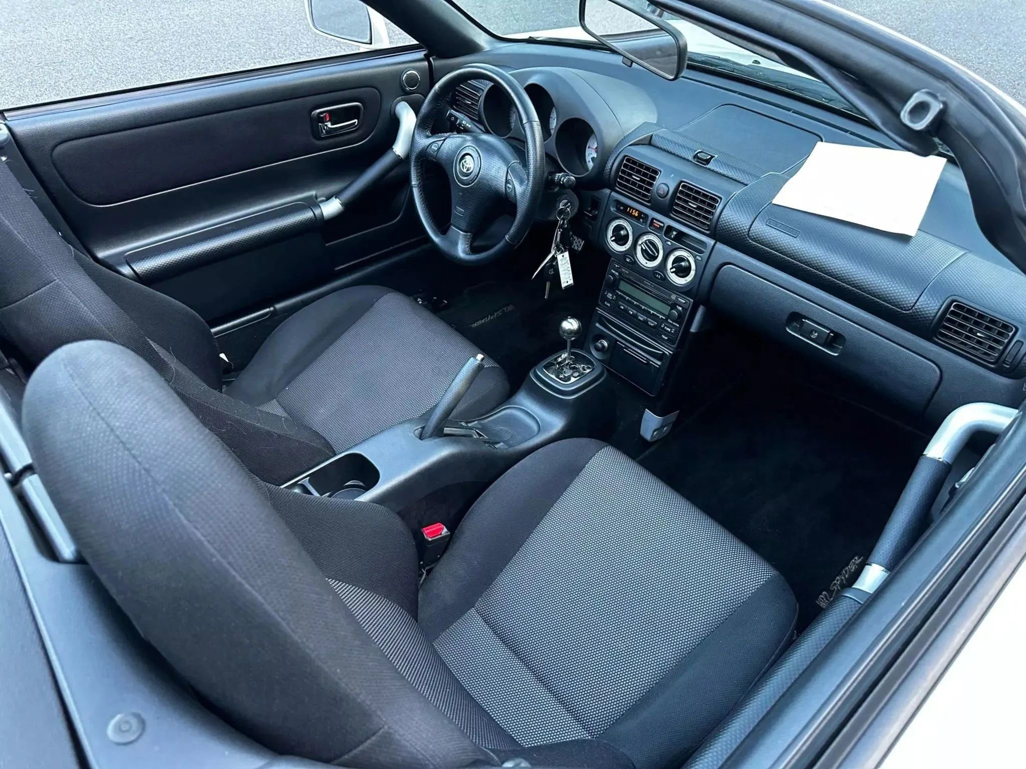 Used 2005 Toyota MR2 image 29