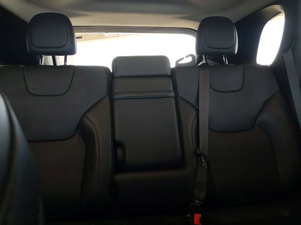 Used 2019 Jeep Cherokee Limited AWD/4WD image 31