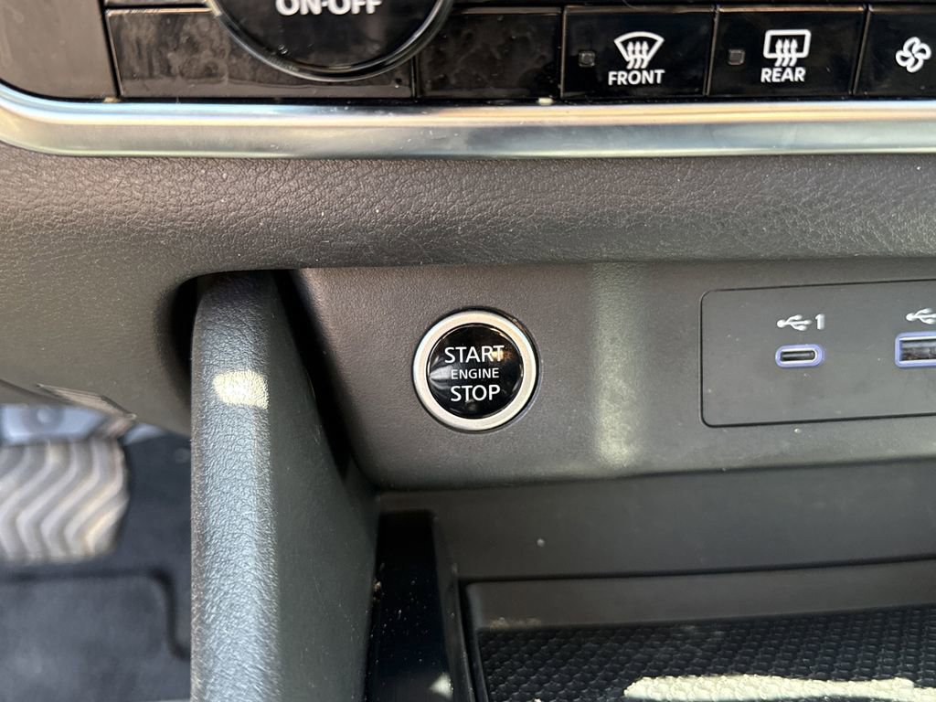 Used 2023 Nissan Rogue SV image 15