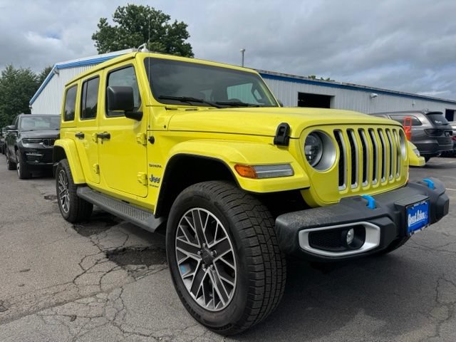 Used 2023 Jeep Wrangler Unlimited Sahara w/ Cold Weather Group AWD/4WD image 9