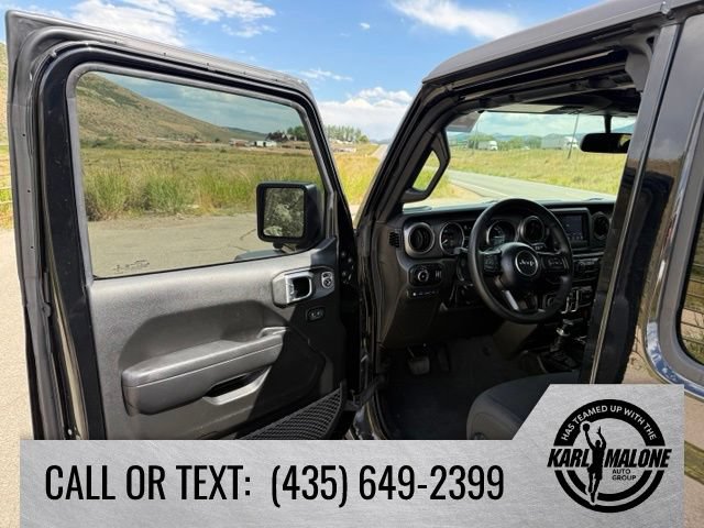 Used 2023 Jeep Wrangler Unlimited w/ Cold Weather Group AWD/4WD image 12
