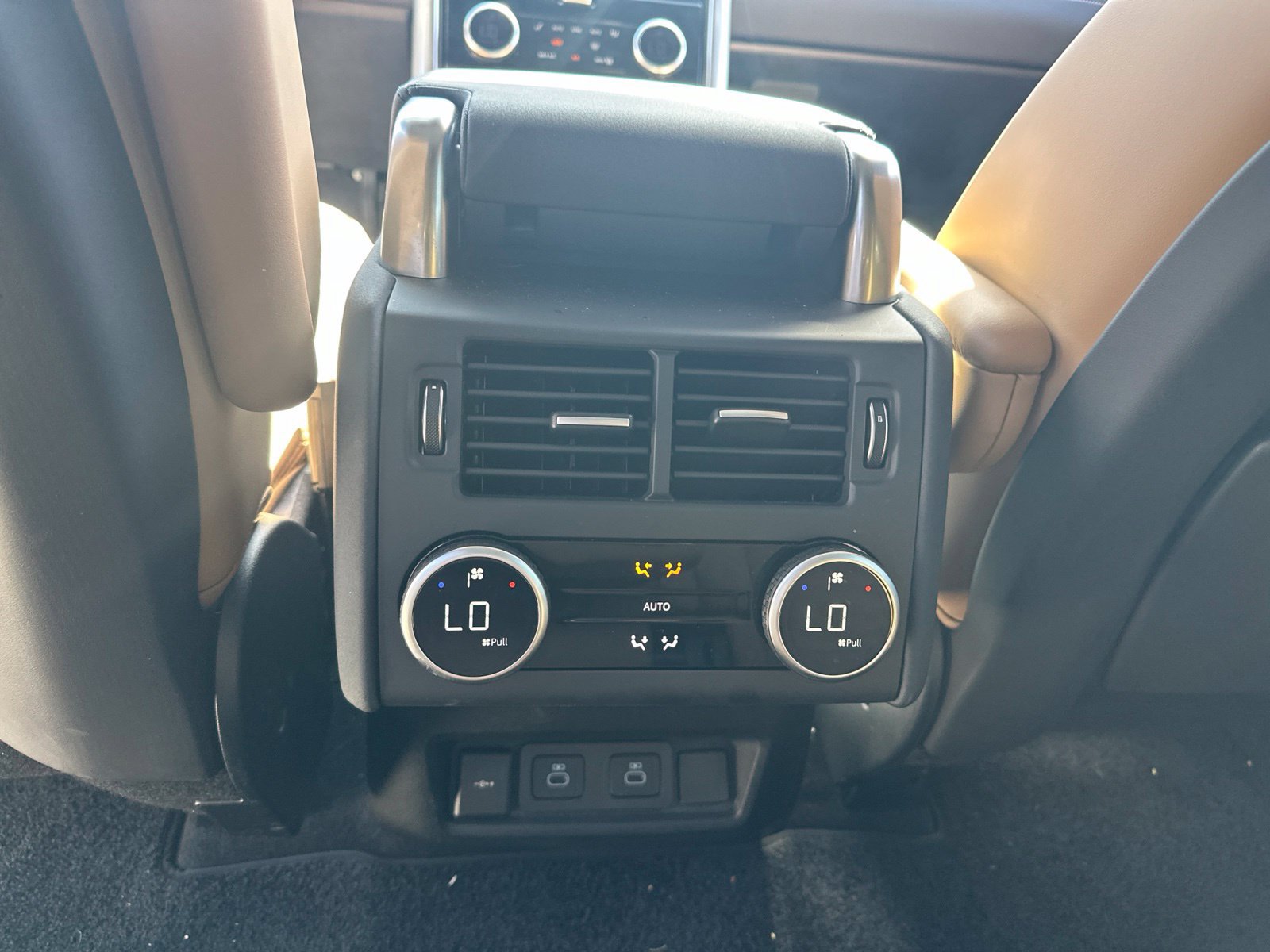 Certified 2026 Land Rover Discovery Dynamic SE AWD/4WD image 11