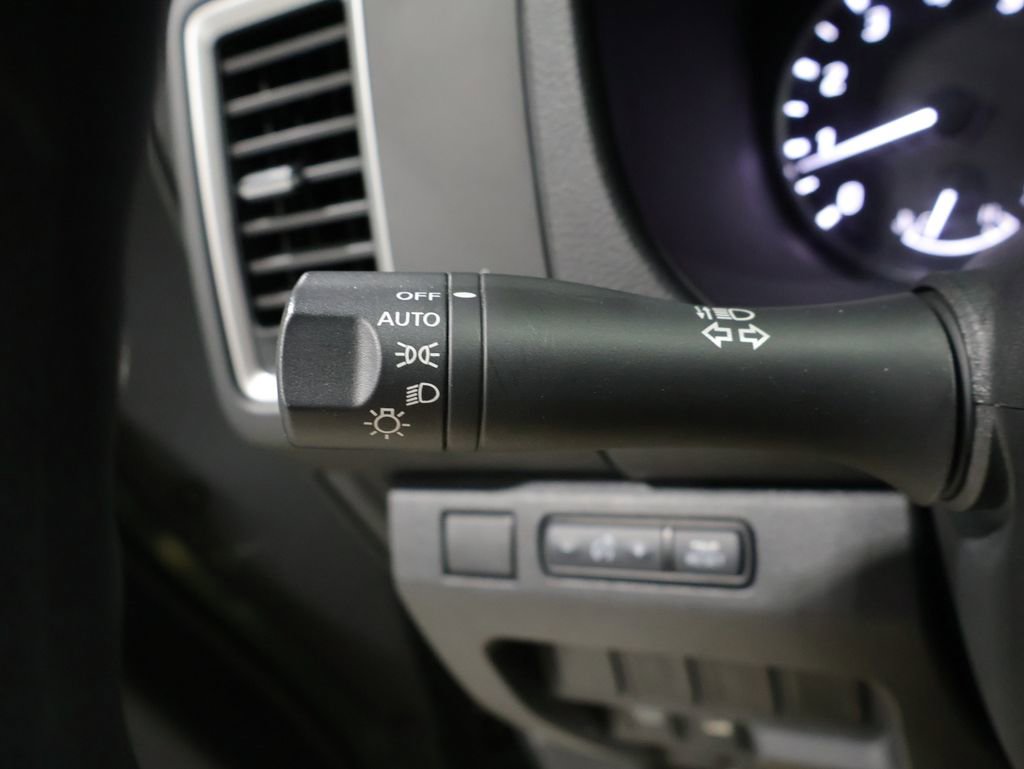 Used 2024 Nissan Frontier SV image 36