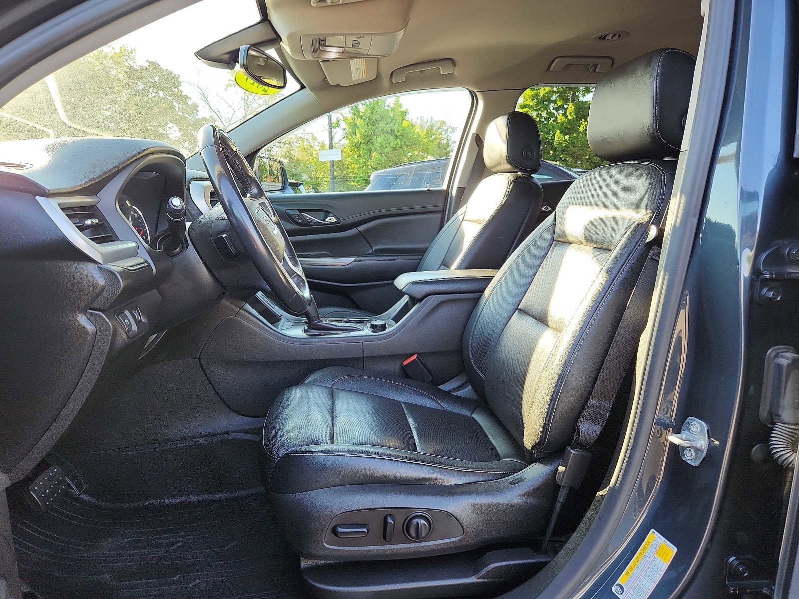 Used 2019 GMC Acadia SLT w/ LPO, Floor Liner Package AWD/4WD image 13