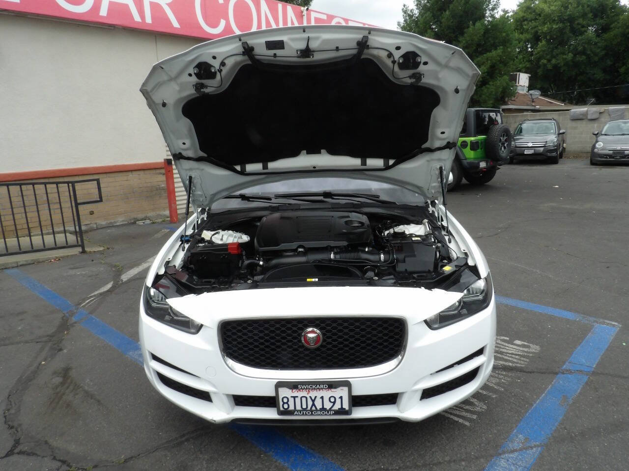 Used 2018 Jaguar XE RWD image 12