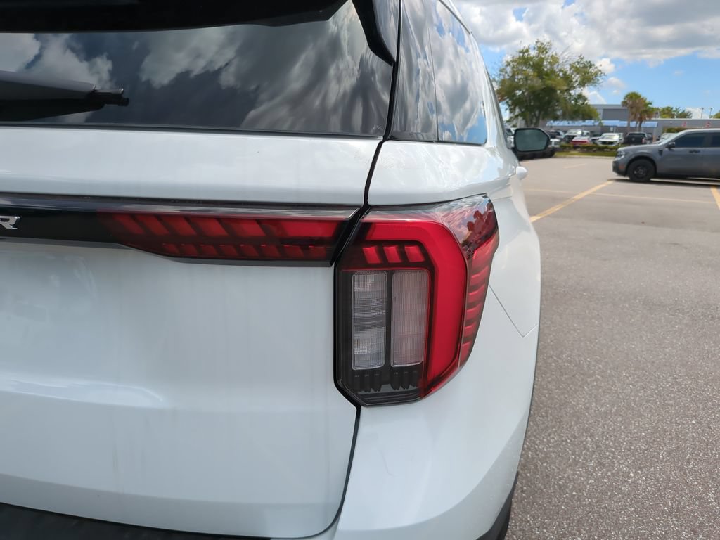 New 2026 Ford Explorer Active RWD image 10
