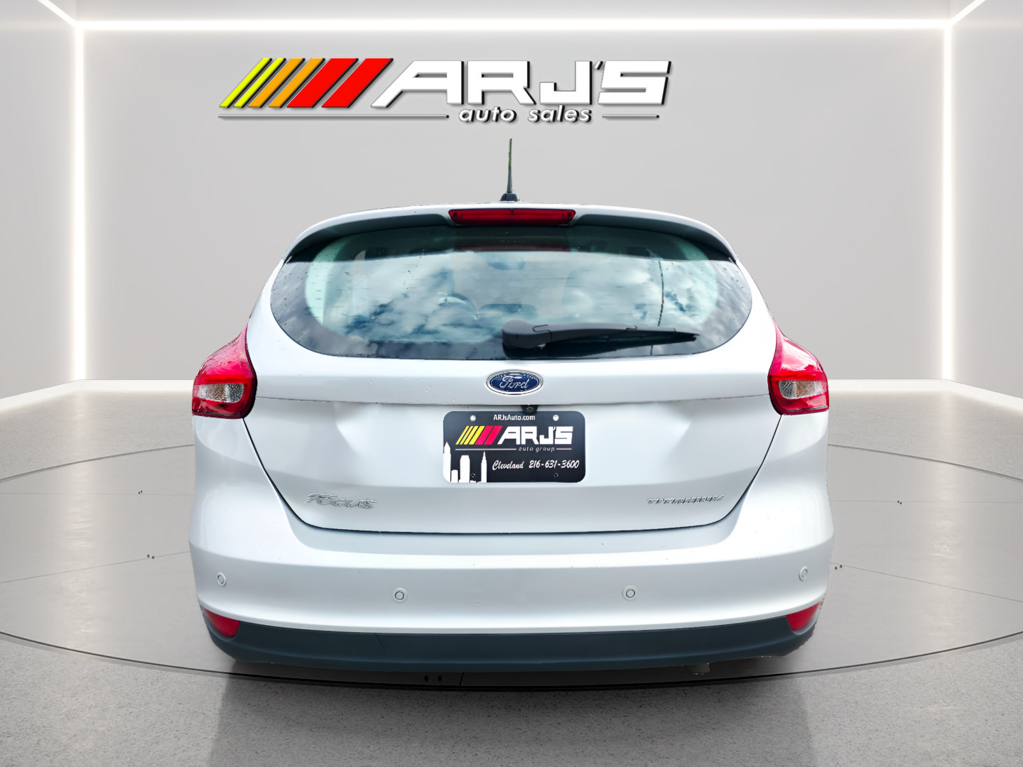 Used 2017 Ford Focus Titanium w/ Titanium Technology Package FWD image 3