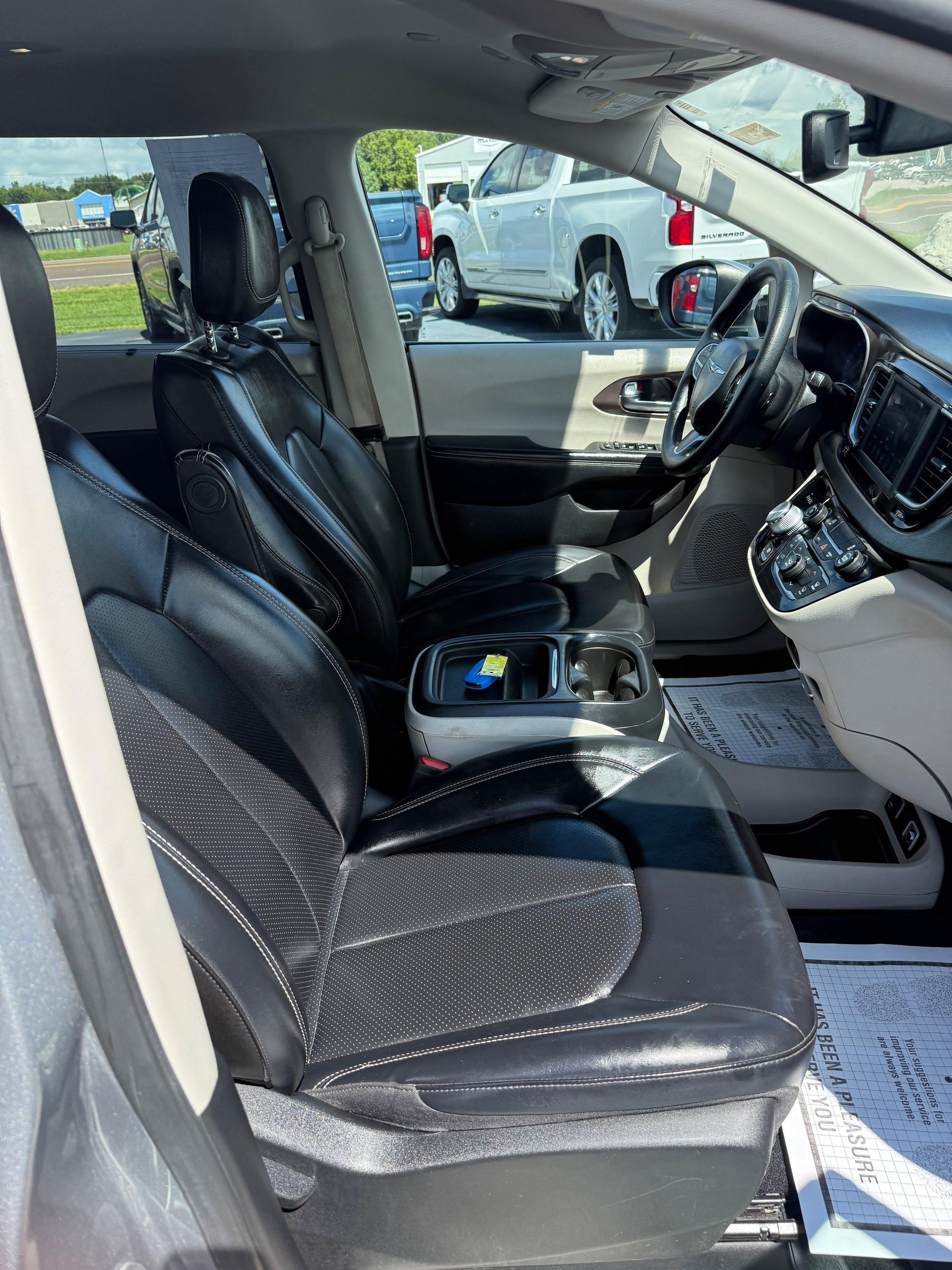 Used 2020 Chrysler Voyager Lxi FWD image 8