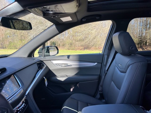 New 2025 Cadillac XT6 Luxury image 18