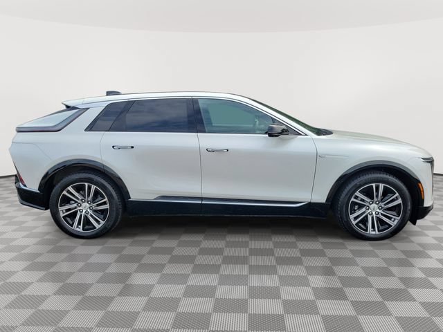 Certified 2024 Cadillac Lyriq Luxury AWD/4WD image 3