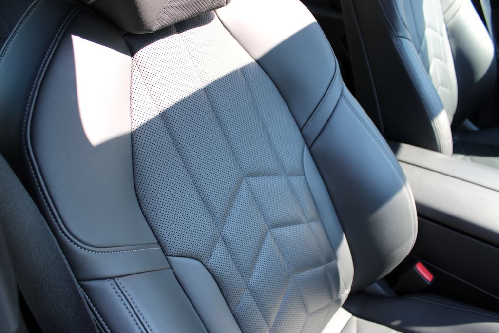 Used 2025 BMW 530i RWD image 21