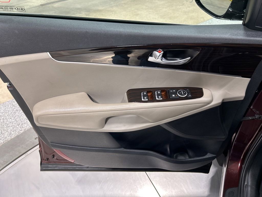 Used 2019 Kia Sorento FWD image 14