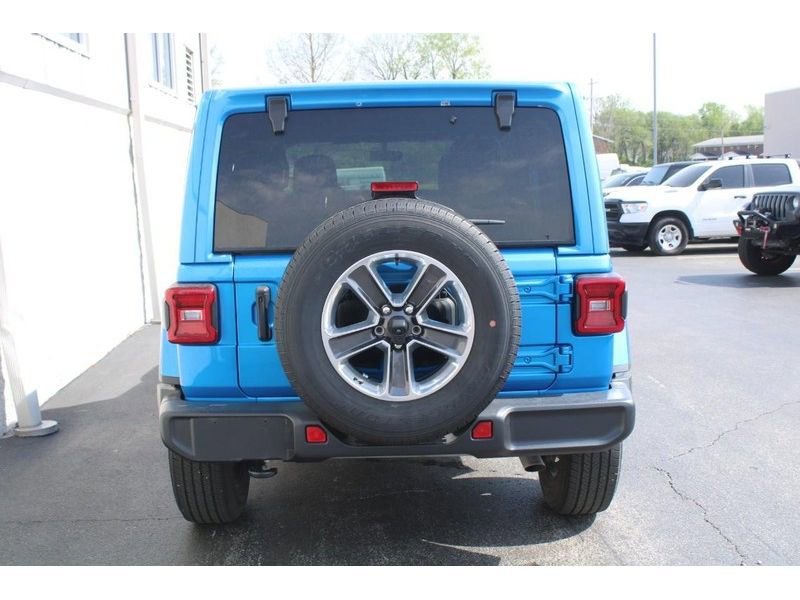 Used 2023 Jeep Wrangler Unlimited Sahara w/ LED Lighting Group AWD/4WD image 4