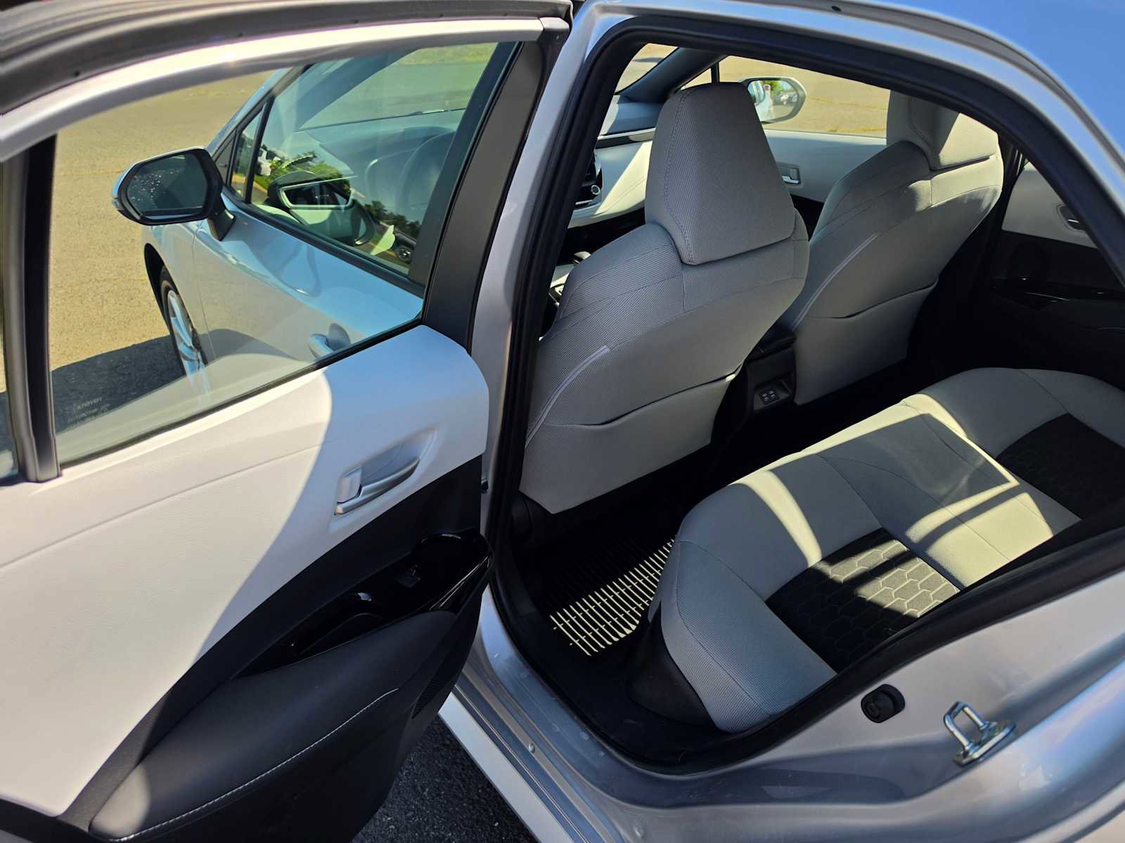 Certified 2024 Toyota Corolla SE FWD image 15