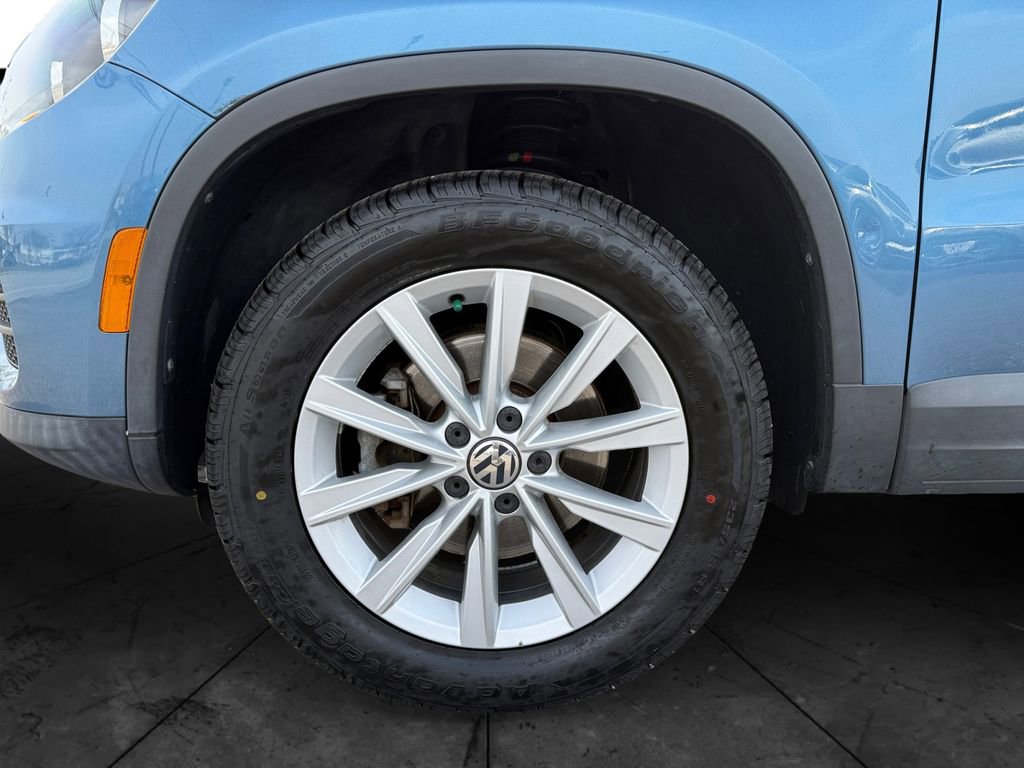 Used 2017 Volkswagen Tiguan Limited w/ Alloy Wheels Package image 14