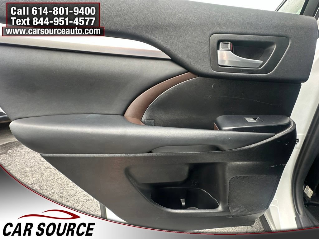Used 2019 Toyota Highlander XLE AWD/4WD image 19