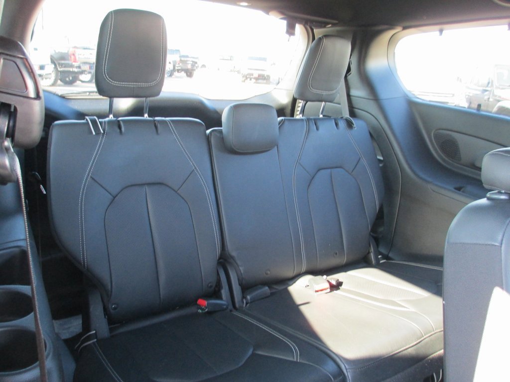 Used 2021 Chrysler Pacifica Touring-L w/ Premium & Safety Sphere Group image 22