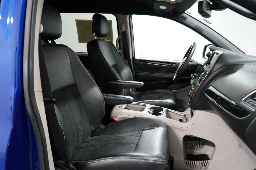 Used 2019 Dodge Grand Caravan SXT FWD image 21
