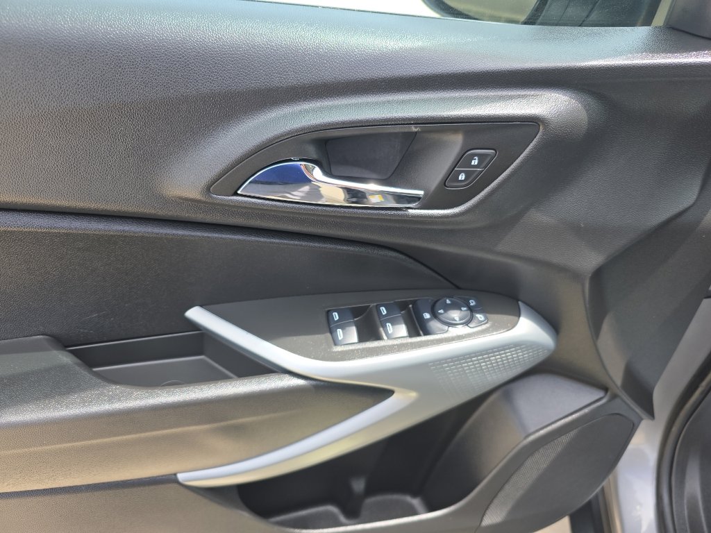 Certified 2025 Chevrolet Trax LS w/ LS Convenience Package image 12