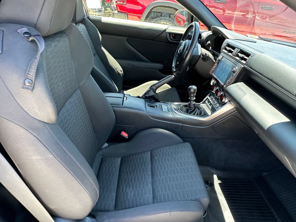 Used 2022 Toyota GR86 w/ ALL Weather Mat Package (TMS) RWD image 17