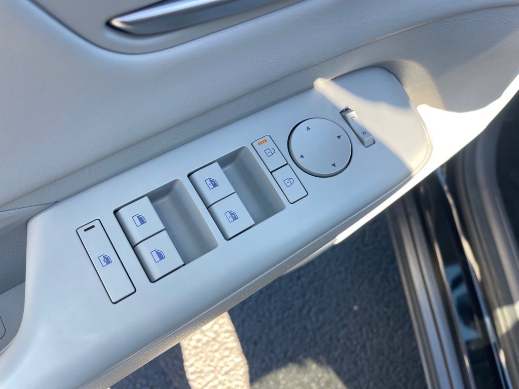 Used 2024 Hyundai Kona Limited image 8