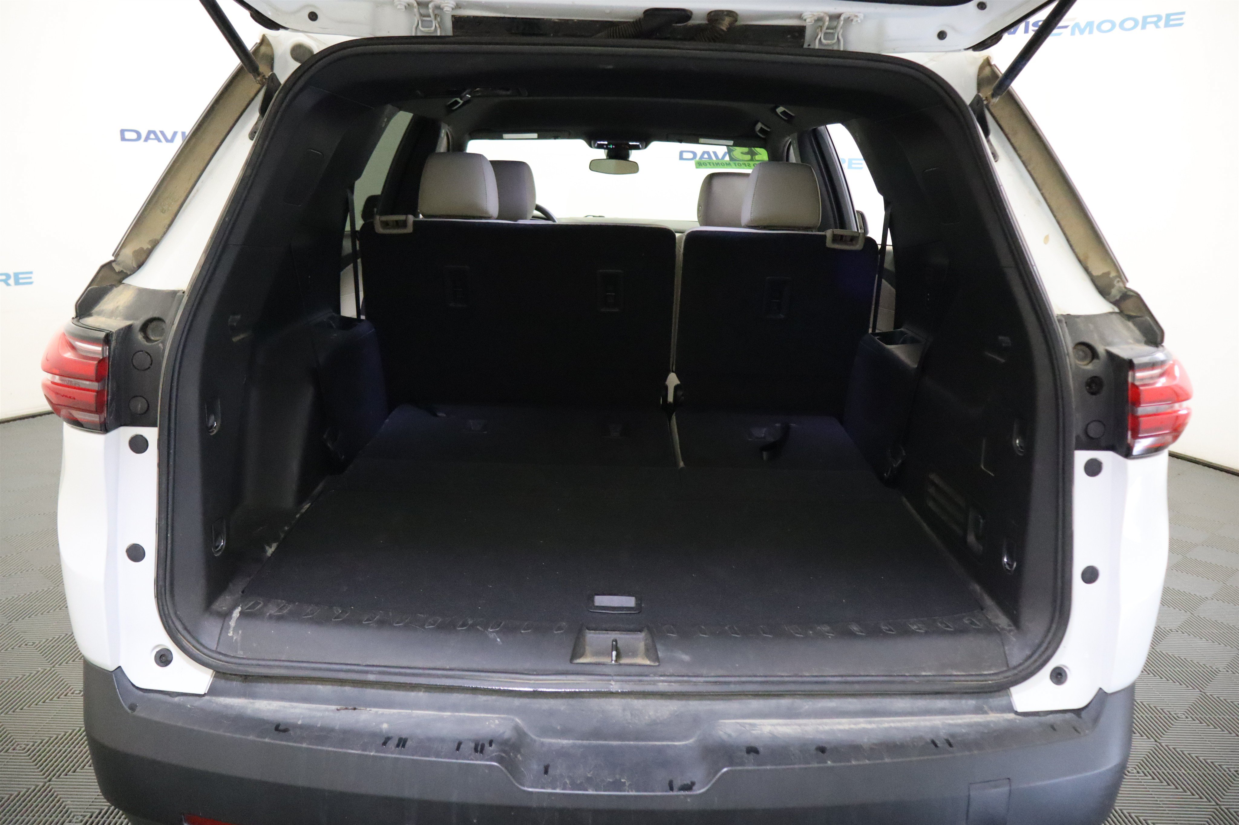 Used 2023 Chevrolet Traverse LS FWD image 9