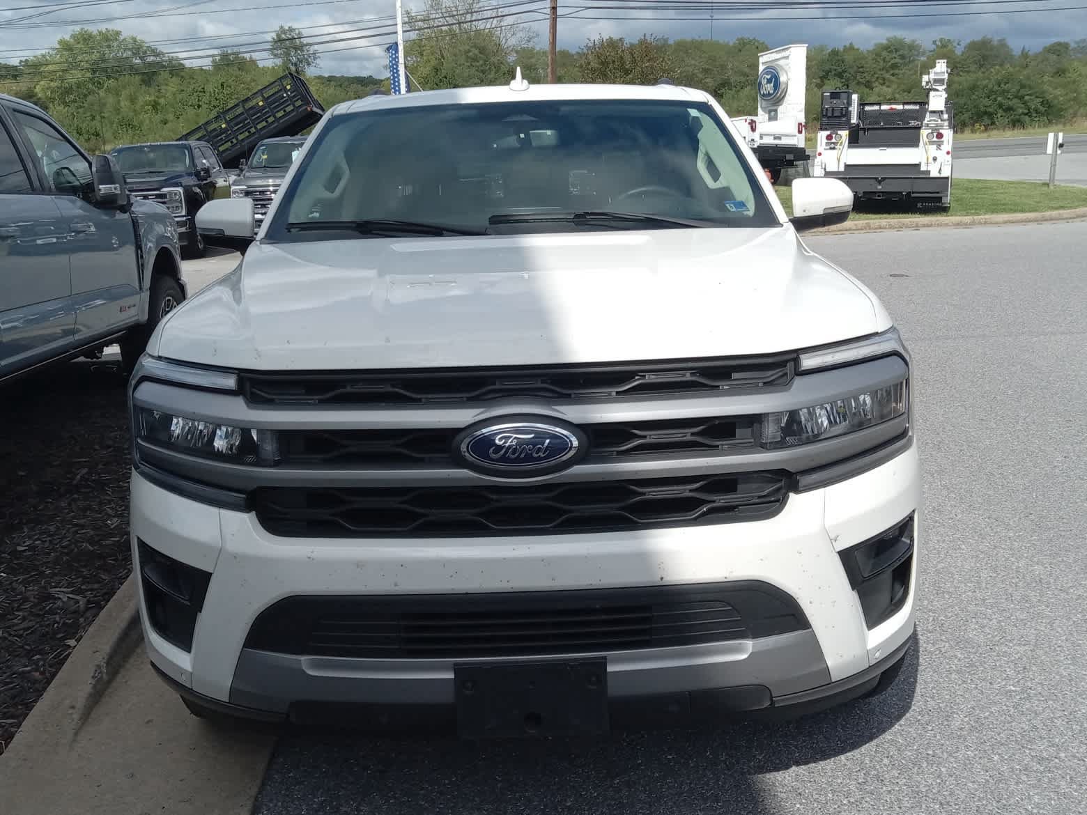 Used 2024 Ford Expedition Max XLT AWD/4WD image 2