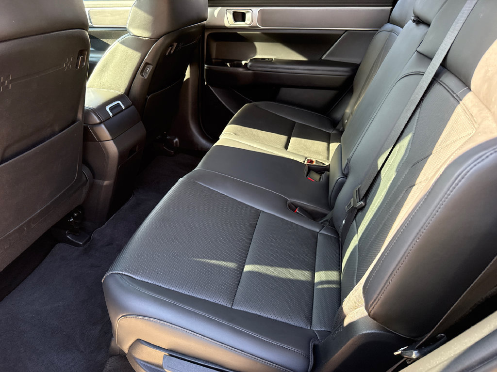 Used 2024 Hyundai Santa Fe SEL FWD image 16