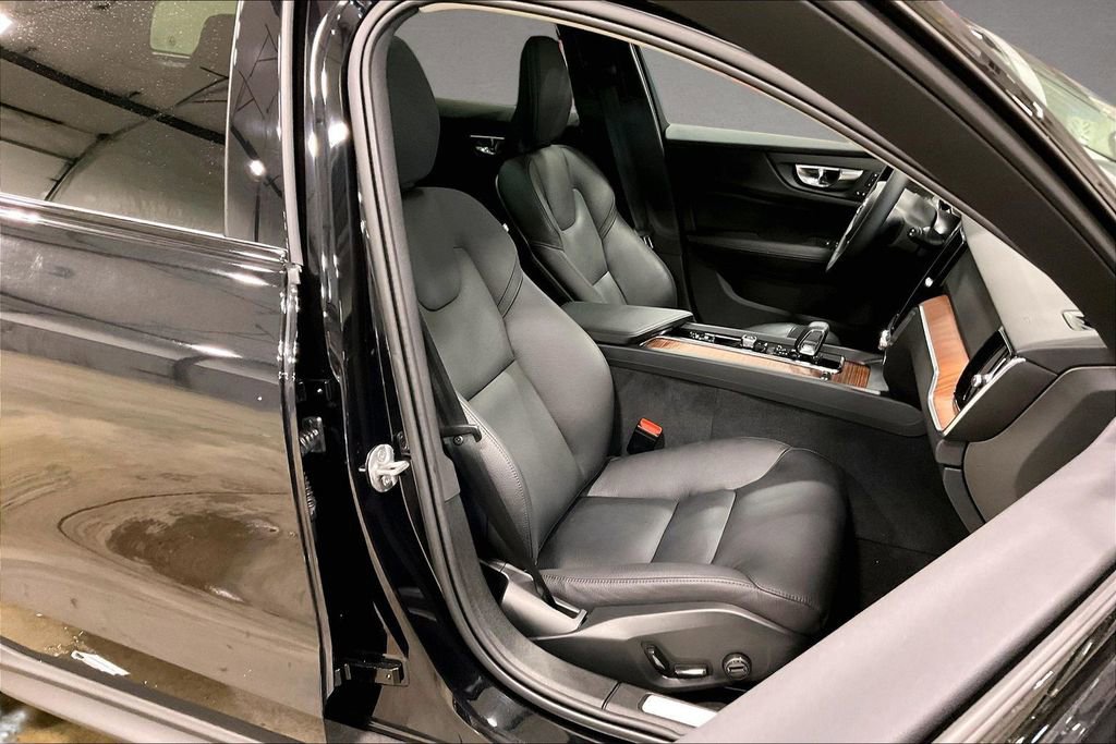 Certified 2024 Volvo V60 B5 Cross Country Plus AWD/4WD image 29