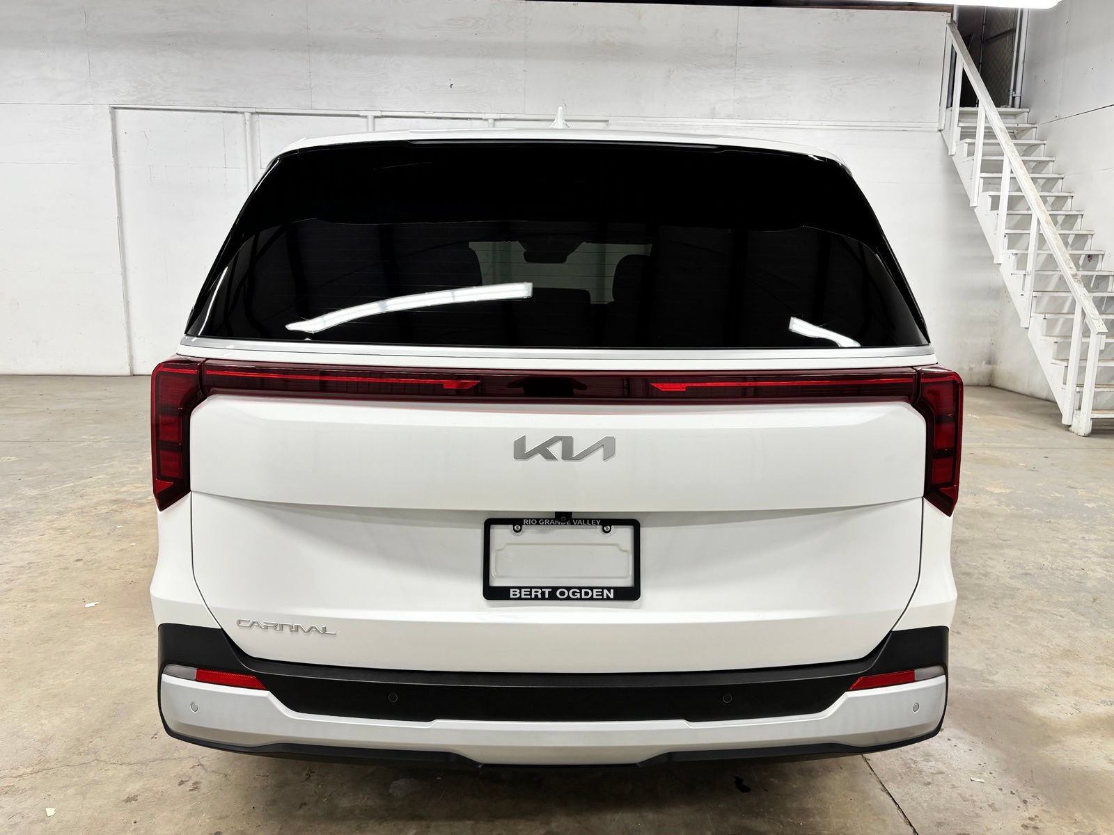 Used 2026 Kia Carnival FWD image 6
