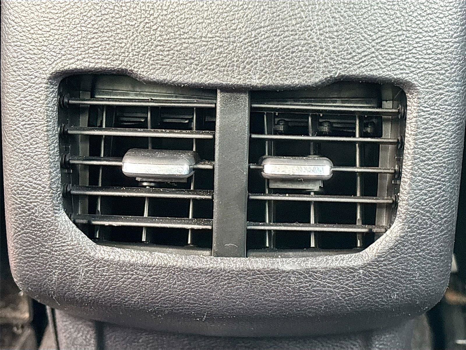 Used 2019 Ford Fusion SEL FWD image 24