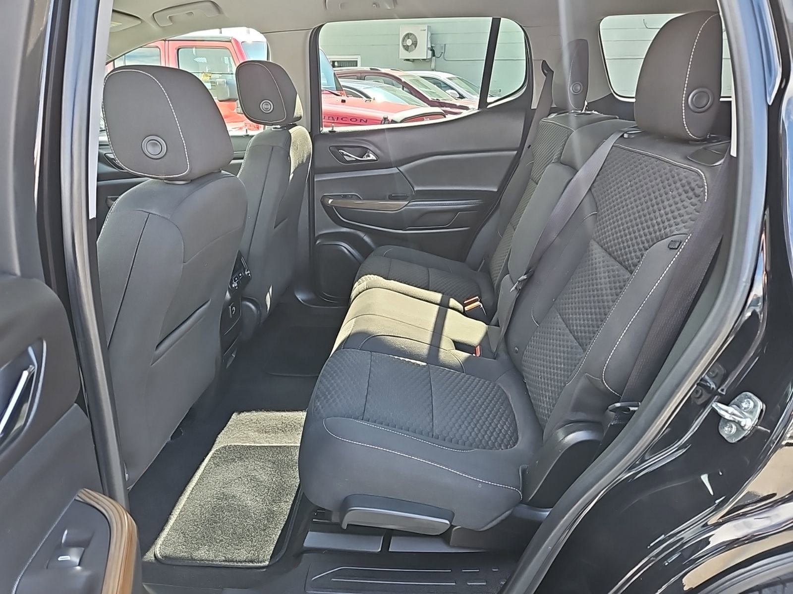 Used 2019 GMC Acadia SLE image 15