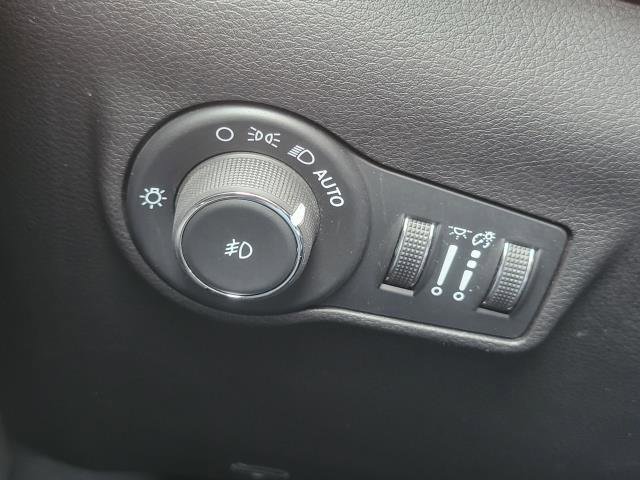 Used 2024 Jeep Compass Trailhawk w/ Trailhawk Elite Group image 8