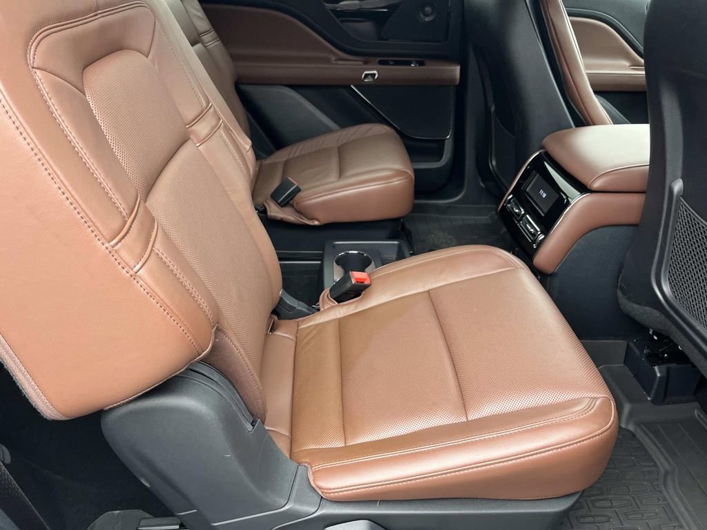 Used 2025 Lincoln Aviator Reserve w/ Illumination Package AWD/4WD image 22