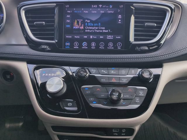 Used 2018 Chrysler Pacifica Limited w/ Advanced Safetytec Group FWD image 19