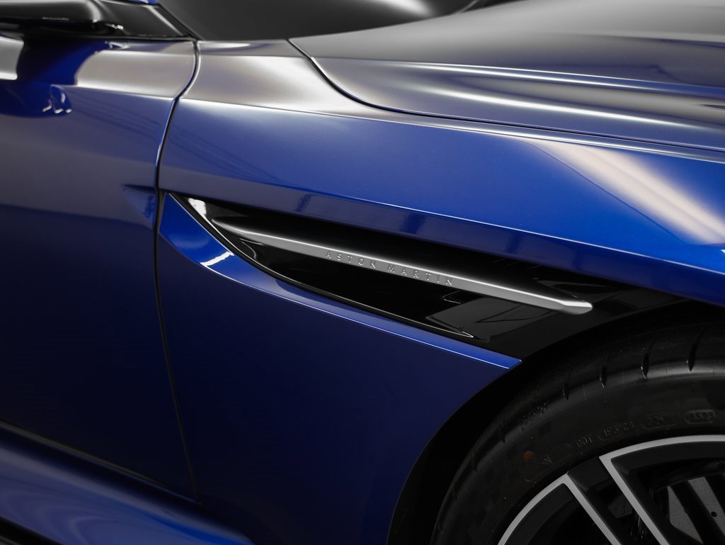 Used 2024 Aston Martin DB12 Convertible image 11