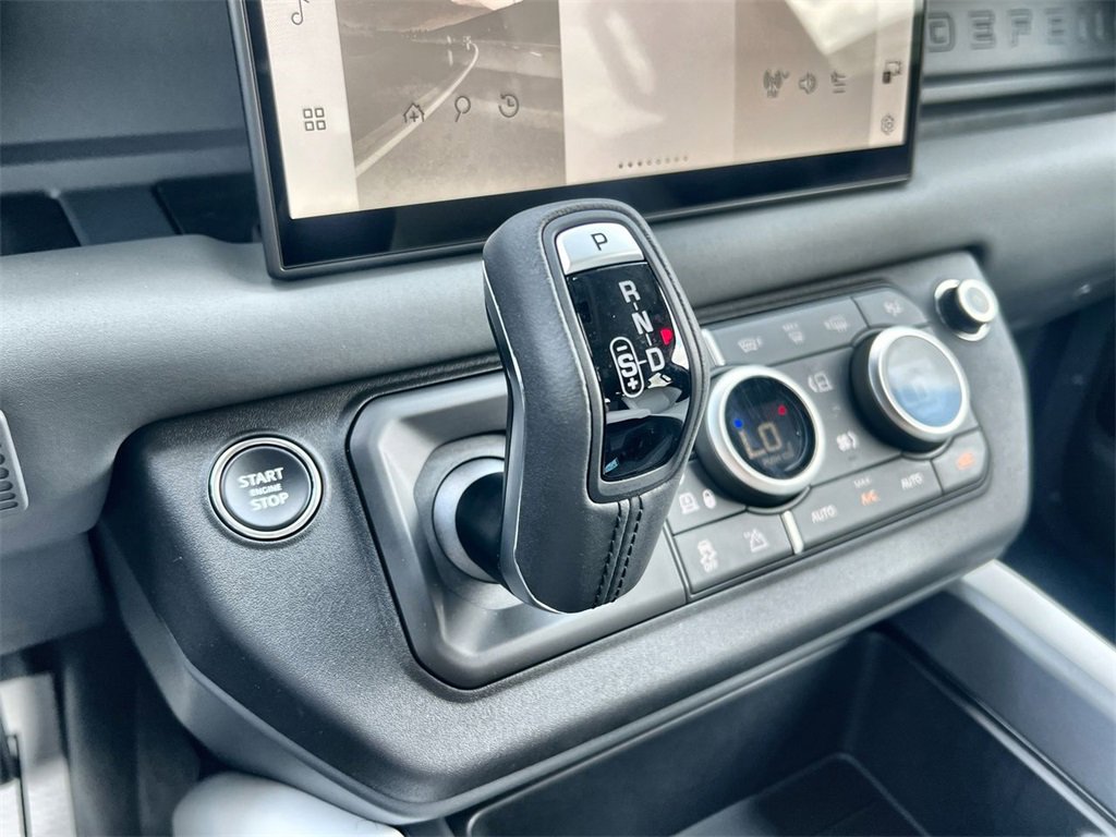Used 2025 Land Rover Defender 110 S image 27