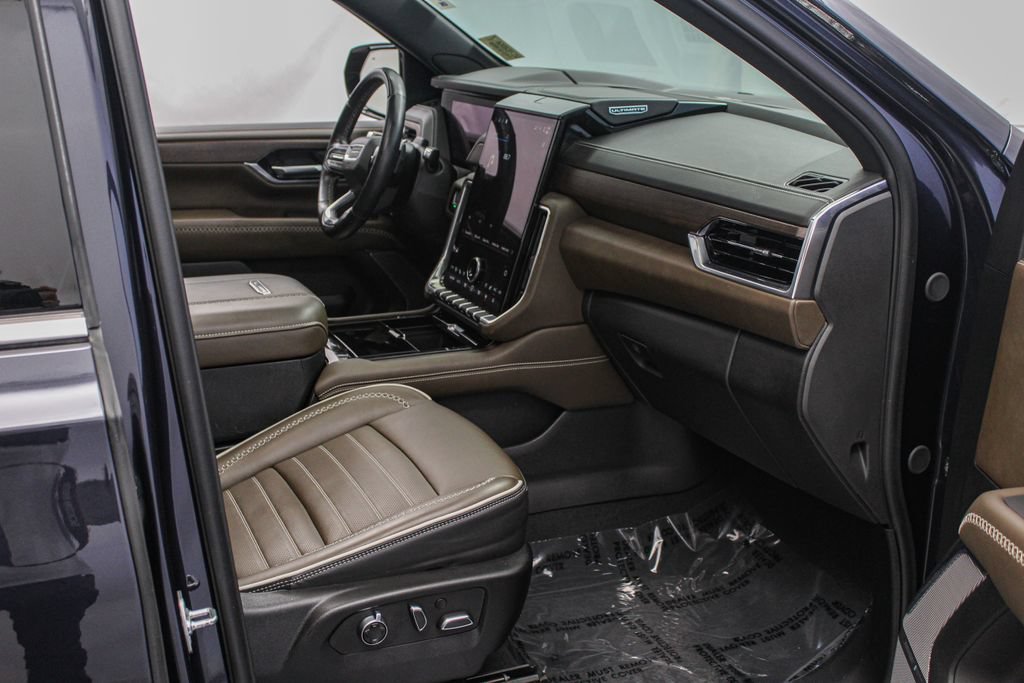 Used 2025 GMC Yukon XL Denali Ultimate AWD/4WD image 31