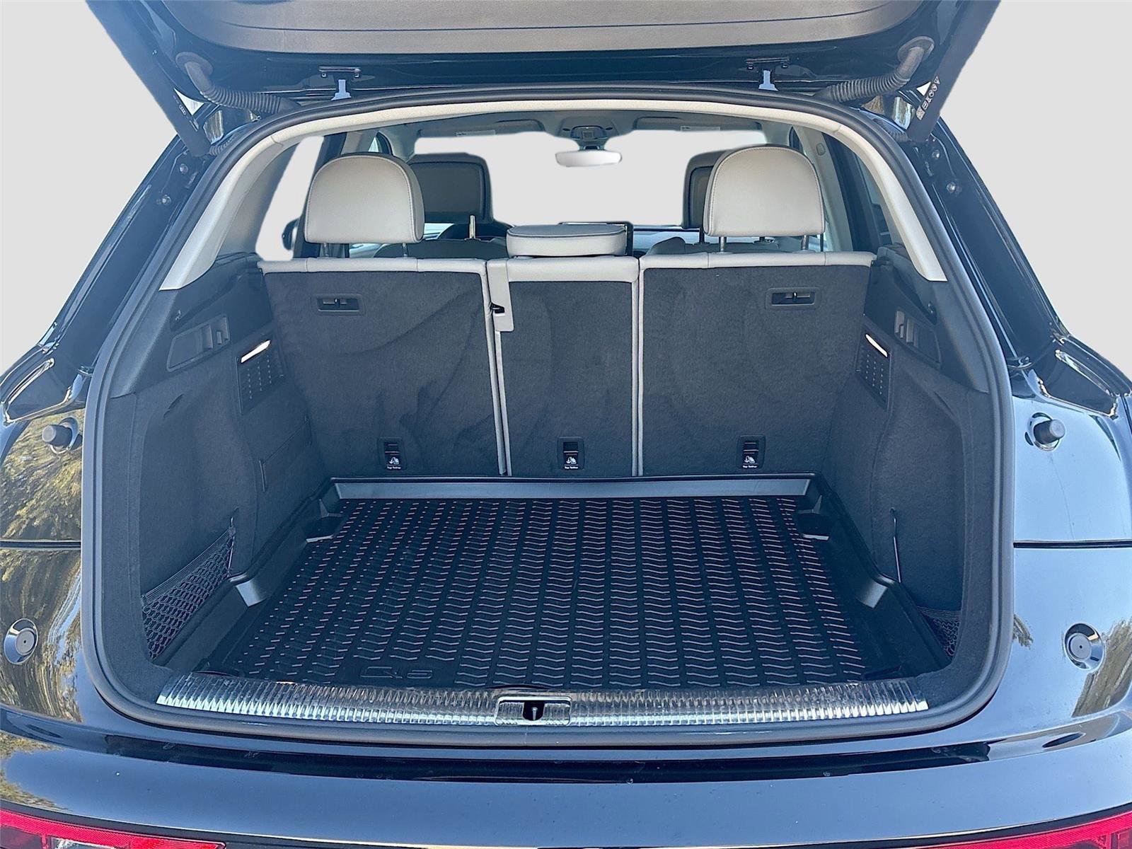 Used 2022 Audi Q5 2.0T Prestige w/ Prestige Package image 30