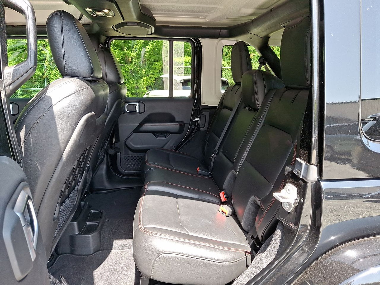 Used 2022 Jeep Wrangler Unlimited Rubicon w/ LED Lighting Group AWD/4WD image 26