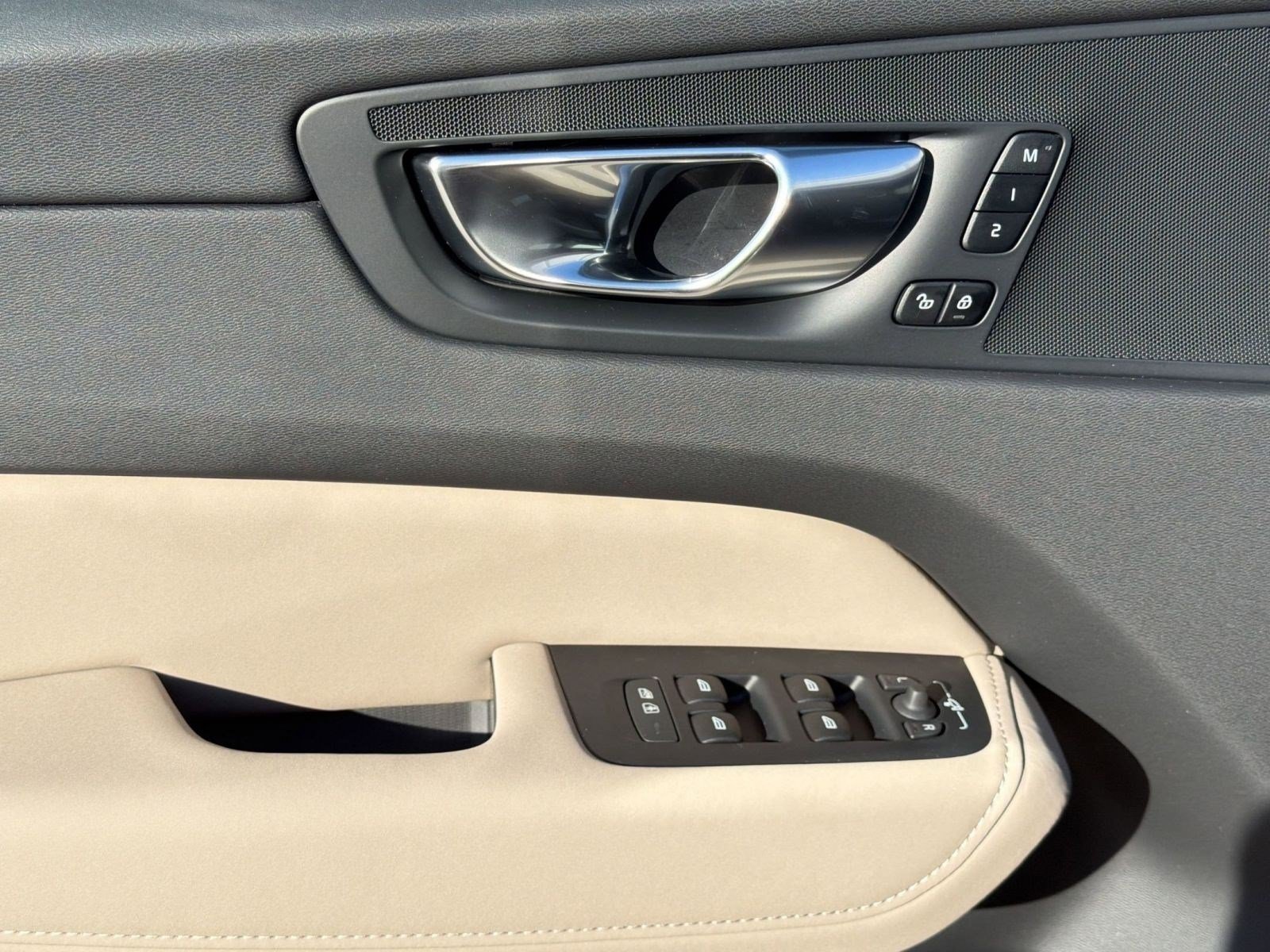 New 2026 Volvo XC60 B5 Core w/ Climate Package AWD/4WD image 13