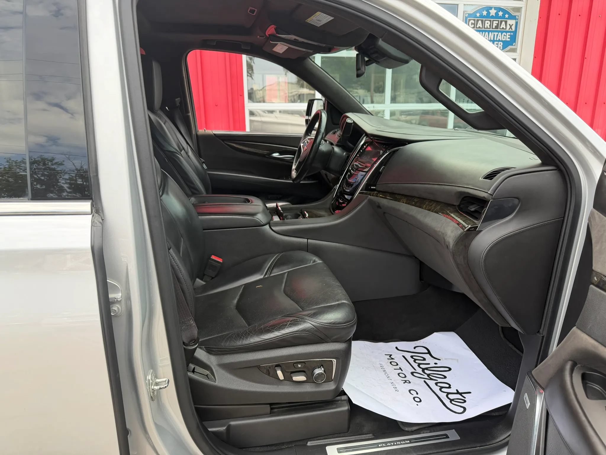 Used 2016 Cadillac Escalade Platinum AWD/4WD image 14