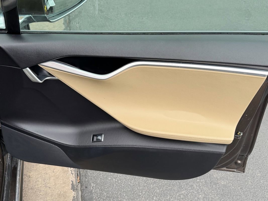 Used 2013 Tesla Model S Performance RWD image 34