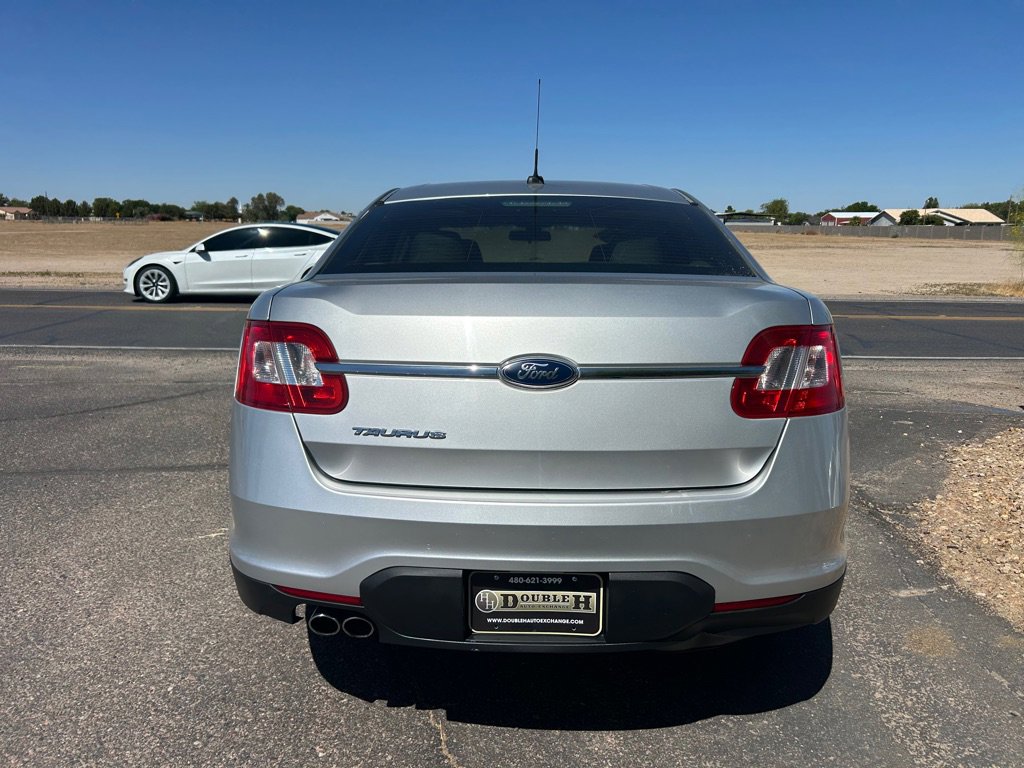 Used 2011 Ford Taurus SE FWD image 4